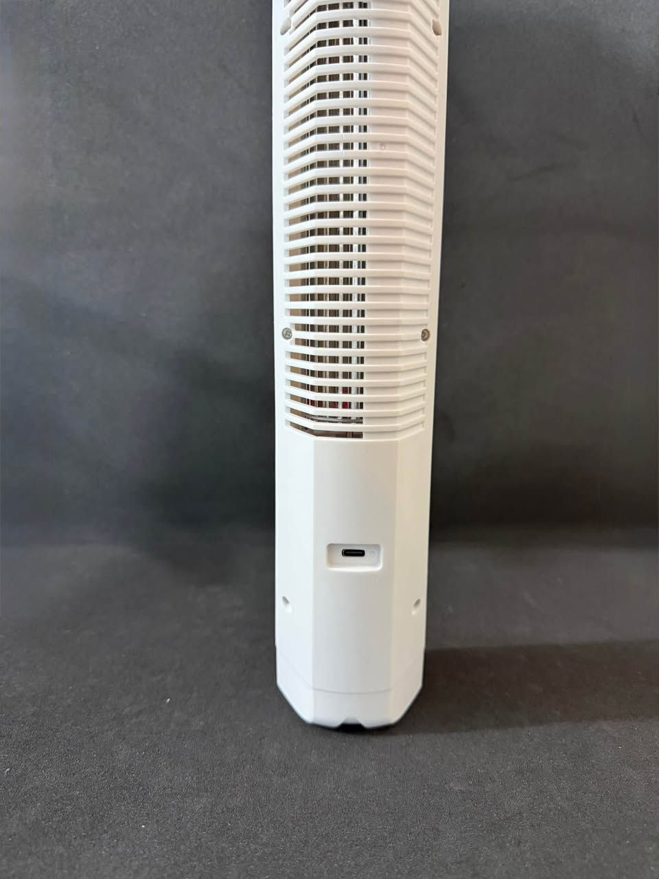 مروحة مكتبية Desktop Tower Fan E5

جديدة لوك ألون أبيض

تعمل بواسطة وصلة USB بجهد 5 فولت، مما يتيح لك تشغيلها مباشرة عبر الكمبيوتر، الشاحن الجداري، أو الباور بانك

تحتوي على زر أمامي ميكانيكي للتنقل بين 3 مستويات سرعة (منخفضة، متوسطة، عالية)

تشغيل هادئ (Whisper Quiet): تعمل بمحرك منخفض الضجيج (أقل من 35-40 ديسيبل)، مما يجعلها ممتازة أثناء النوم، الدراسة، أو العمل دون التسبب في أي إزعاج

السعر 20 الف مع التوصيل 

للحجز والاستفسار مراسلة الصفحة 

رابط واتساب مباشر الي يريد يراسلني 👇

https://wa.me/message/ANGQMMLUZKO4C1 بغداد, العراق


**إذا كنت صاحب هذا الإعلان وتريد حذفه لأي سبب، رجاءا أرسل رسالة إلى الدعم الفني**