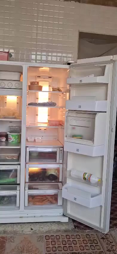 السلام عليكم غراض منزليه للبيع كلمن وسعره الامرايه ٦٥سم ×٦٥سم مدوره جديده والسنادين زوج ارتفاع ٤٥ سم وعرض ٣٠سم قويات ونضيفات جدا والثلاجه نوعيته من شركه زيبال شرط كوريه بخاخات وليست تجميد بابتين وتفاصيله موضحه بالتصوير الاسعار خاص او الاتصال عله الرقم ***********
