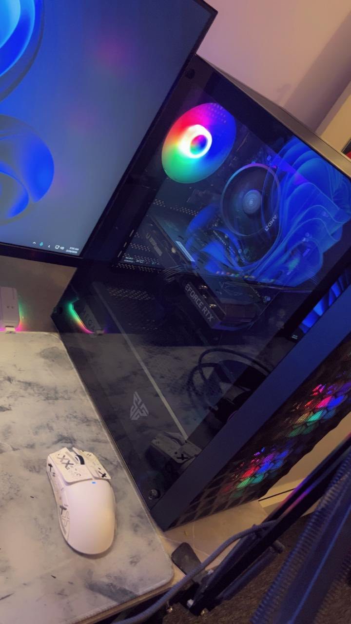 السلام عليكم ورحمة الله وبركاته
Pc gaming + شاشات 

حاسبة للبيع مع جميع ملحقاتها مواصفات الحاسبه 

معالج 5 5500
كارت الشاشة 3060 12b
رام 2x8 16gb 3200 lexar
المذر بورد b450 msi
المساحة 1tb ssd lexar

شاشة سامسونج اطار رفيع 75 hz
الشاشة الثانوية من شركة sansui 100 hz
الماوس من شركة اتارك شارك x11 لون ابيض
الكيبورد k75pro
مايك من شركة fduce برودكاست
ستاند لحامل الشاشات
ماوس باد ضد الماء

التجميعة كلفتني مليون و 615 جديدة استخدمه اقل الشهر

السعر : مليون و 240 بيها مجال بسيط


**إذا كنت صاحب هذا الإعلان وتريد حذفه لأي سبب، رجاءا أرسل رسالة إلى الدعم الفني**