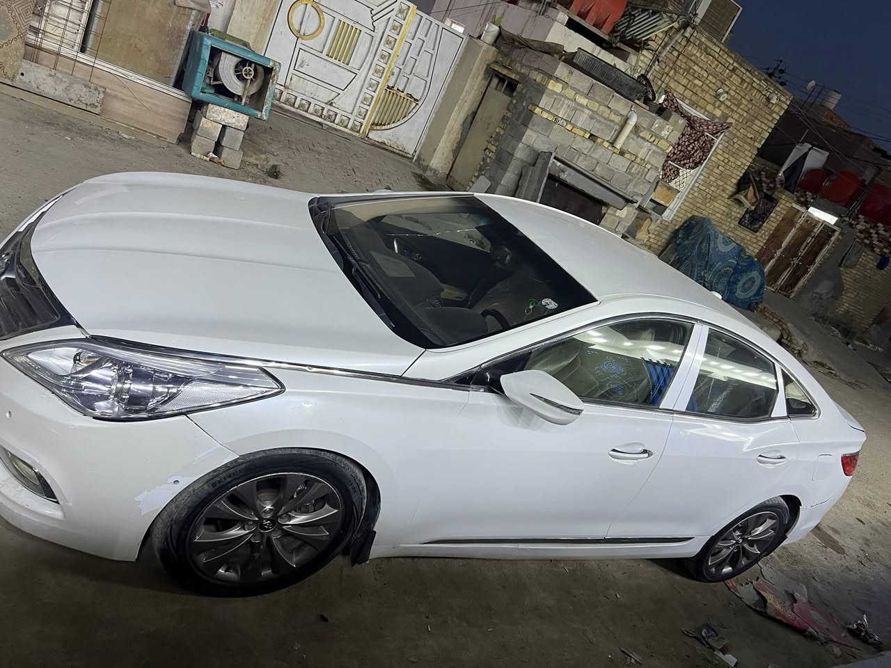 السلام عليكم سياره نوع ازيره موديل 2014 وارد خليجي بيها رشاة صبغ اثر اشخوط وطخات بسيطه مكفوله من لعيب الشرعي سياره جديده محرك 6 سلندر  مكفول كير تبريد حداده تخم تاير كله جديد رقم انكليزي مكان السياره ميسان السعر 98 الشراي يتصل ***********///***********
