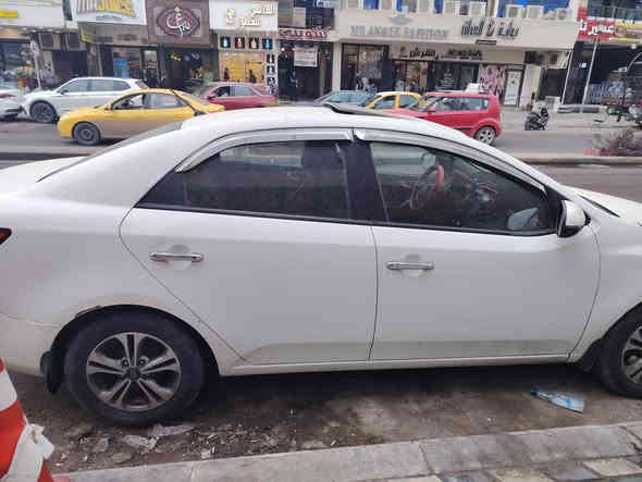 سلام عليكم سيراتو 2011 بغداد حادث بجم 3قطع بنيد وجاملقات 2 الباقي مكفول بسمي تحويل ثاني يوم سياره جاهزه بس صدرها شويه تعبان محرك كير مكفول السعر 84 وبيها مجال  الاتصال ***********
