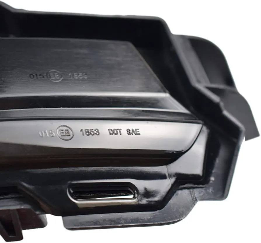 المنتج كمصباح إشارة انعطاف ديناميكي (Dynamic Turn Signal) مخصص للمرايا الجانبية لسيارات لاند روفر (Land Rover).
تفاصيل المنتج:
الوظيفة: يعمل بتقنية LED المتتابعة (Sequential)، حيث تتحرك الإضاءة بشكل انسيابي عند التشغيل.
التوافق: هذا النوع مصمم ليتناسب مع عدة موديلات من لاند روفر، تشمل:
رينج روفر إيفوك (Range Rover Evoque) لموديلات ما بين 2014 و2019.
رينج روفر فيلار (Range Rover Velar).
ديسكفري سبورت (Discovery Sport L550) لموديلات ما بين 2014 و2020.
المواصفات الفنية:
الطول: 195 ملم.
الارتفاع: 60 ملم.
اللون: عدسات مدخنة (Smoked) تعطي مظهراً عصرياً.
التركيب: يتميز بنظام "وصل وشغل" (Plug & Play)، مما يسهل استبدال القطع الأصلية دون الحاجة لتعديلات معقدة.


**إذا كنت صاحب هذا الإعلان وتريد حذفه لأي سبب، رجاءا أرسل رسالة إلى الدعم الفني**