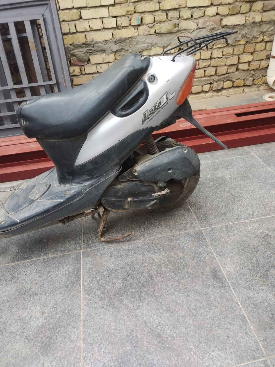 سلام عليكم 
دراجة ساسوكي خفاش او جنطة الدراجة گايمة ومتروكة الكهربائيات شغالة السلف الدراجة اوراق 
المكان العمارة القادسية 
ما متواجد بالفيس بس عالرقم ***********
