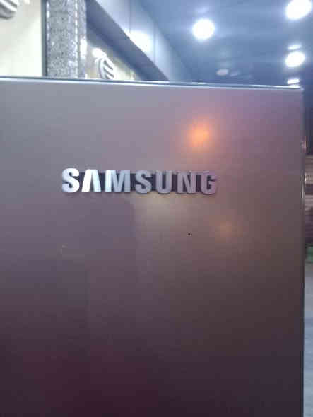 ثلاجة للبيع 28 قدم مع ضمان شهر سعر300 للتواصل ***********
