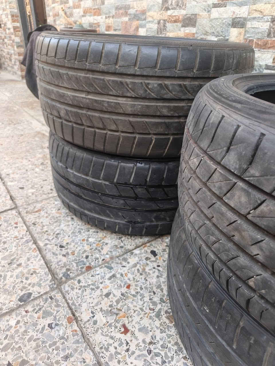 للبيع
اطارات عدد اثنين دنلوب مستعمل اخو الجديد قياس 275/35/ZR20
و اثنين قياس 245/40/ZR20


**إذا كنت صاحب هذا الإعلان وتريد حذفه لأي سبب، رجاءا أرسل رسالة إلى الدعم الفني**