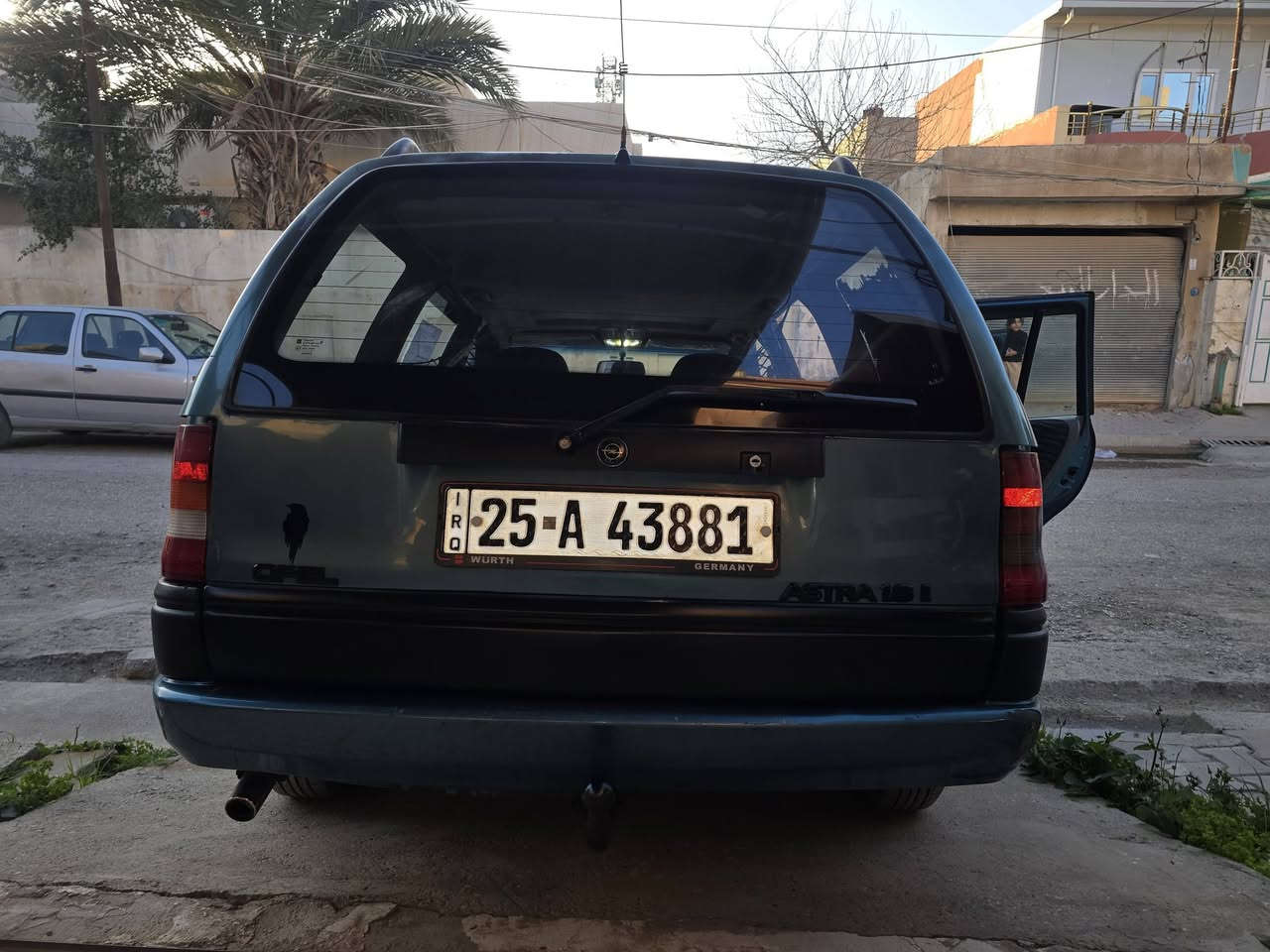 أوبل أسترا ستيشن موديل 1992  {أوتوماتيك} محرك18 رقم كركوك مشروع وطني 2029 والهزه هم جديده
سنوية بأسمي أني صاحبها الشرعي 
كير- ومحرك مكفول وبالشرط لا صرف ولا بخار 
السيارة صبغ عام 
صدر/ حدادية /تدفئة /دواخل فول نظيف 
السعر/49 ورقة وبي مجال
رقم هاتف/***********
عنوان/كركوك
