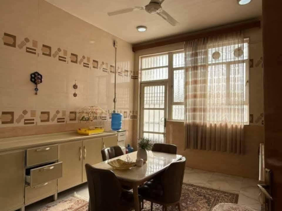 🏠 / دار للبيع مساحه ٢٠٢.٥ م طابو صرف
واجهه ٩ م / نزال ٢٢.٥ م 

🧱 بناء حديث درجه أولى 

الطابق الاول / مطبخ . أستقبال . هول . غرفه . مجمع صحيات . كراج . صحيات 

الطابق الثاني / ٣ غرف . هول . مجمع صحيات 

🌍 الموقع / الضباط الأولى قرب مدرسة الحله 

للأستفسار أكثر مراجعة مكتب 
#عقارات_أراضي_بابل_الخضراء للمقاولات العامه والتصاميم الهندسية 
شارع ٦٠ .. عمود ٣٠٠ .. مقابل أستدارة علي بقلي 
الشيخ حازم 
وسام محمد 
أبو حيدر / ***********

