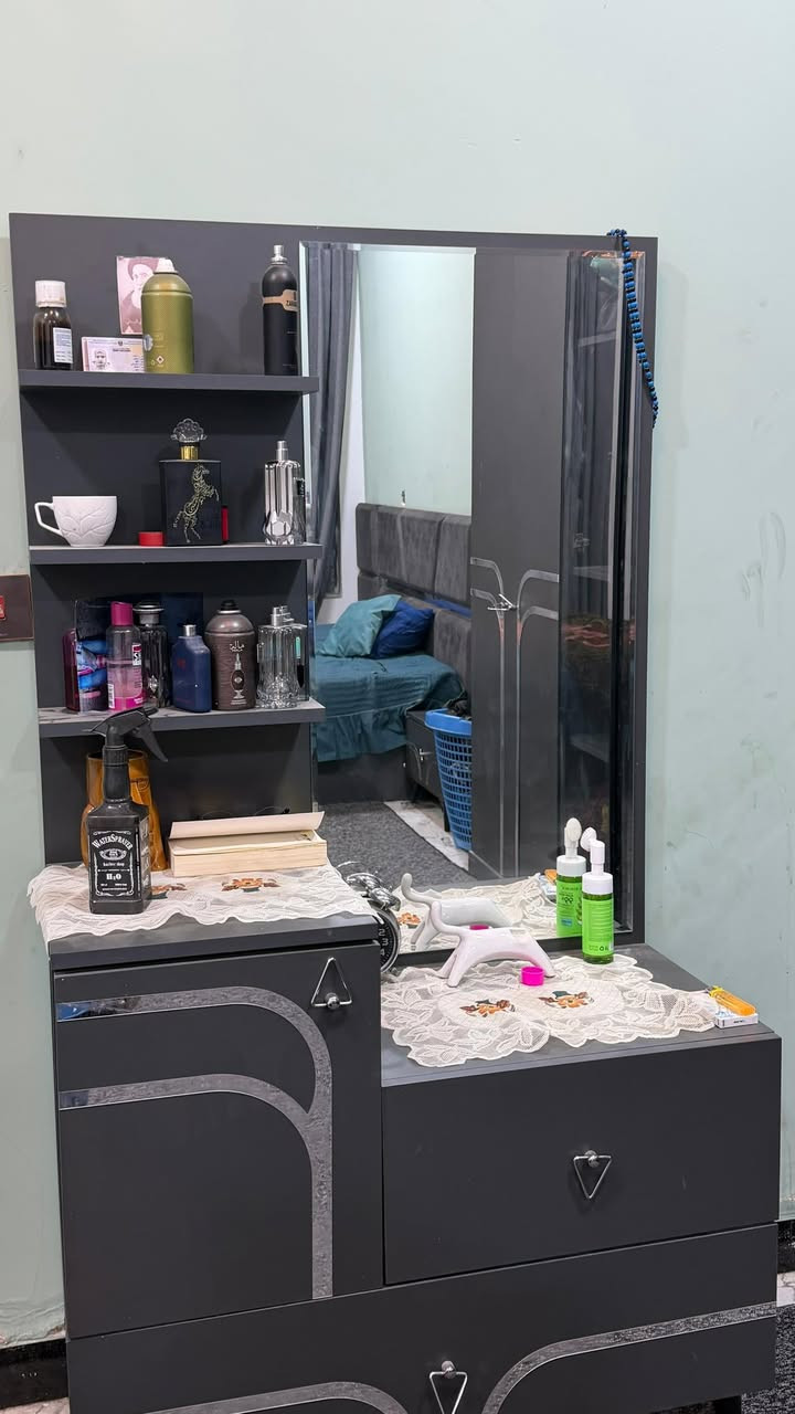 للبيع غرفة مجرات البصف الجربايه 2 ولكنتور  وميز تواليت ولجربايه ‏غرفة جديدة الرد خاص ***********
