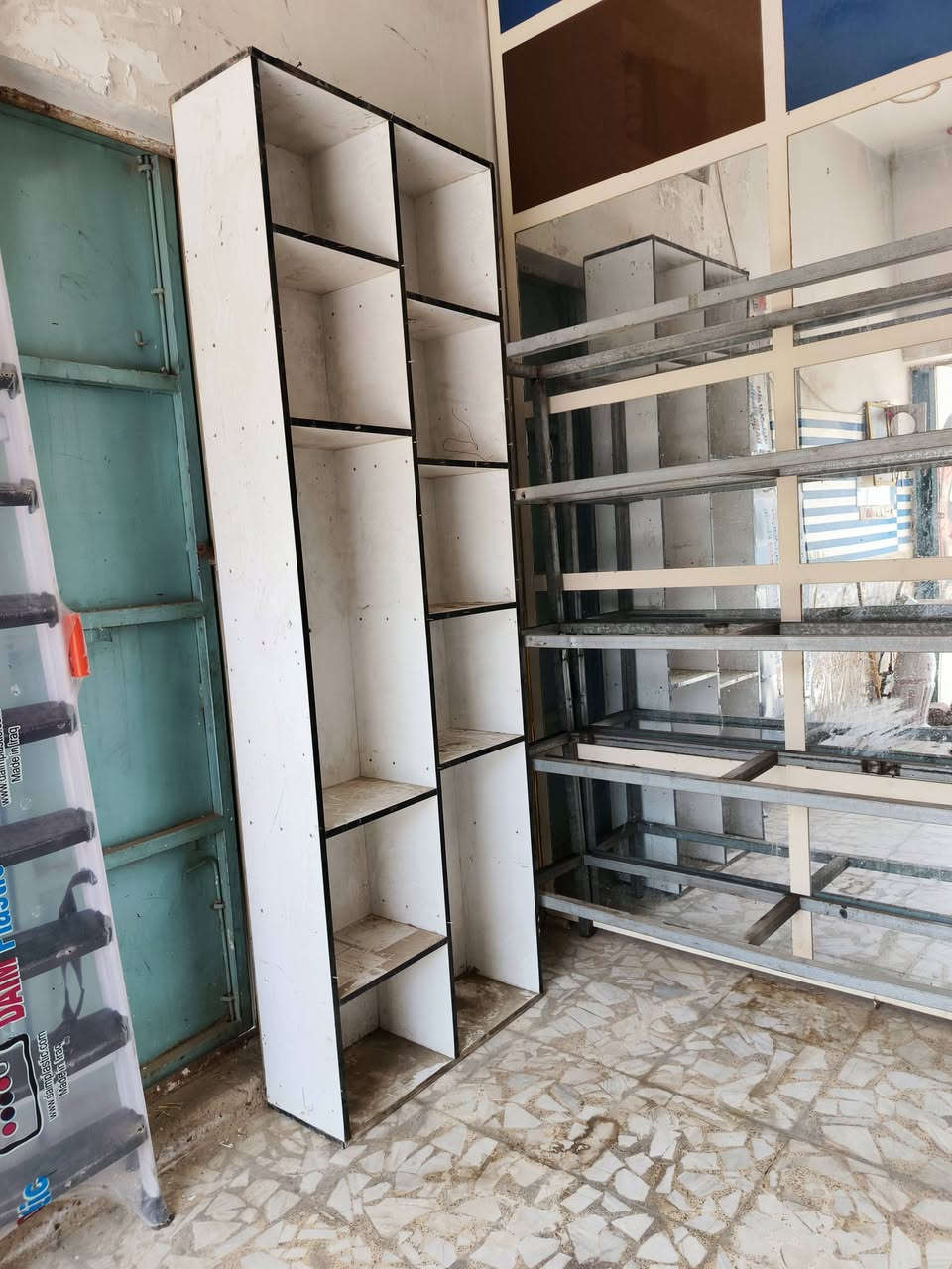 السلام عليكم اميوزه اثنين والرفول توكيب وتفصال ورف اندي اف تفصال للبيع كلهن سعر بلاش خابر ودلل ***********
