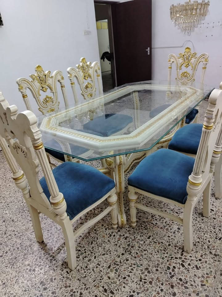 السلام عليكم
للبيع ميز طعام سعره 250 وبي مجال

و ثريه عدد 2 سعر ما كامل اناراتهه السعر 100

للتواصل ***********
