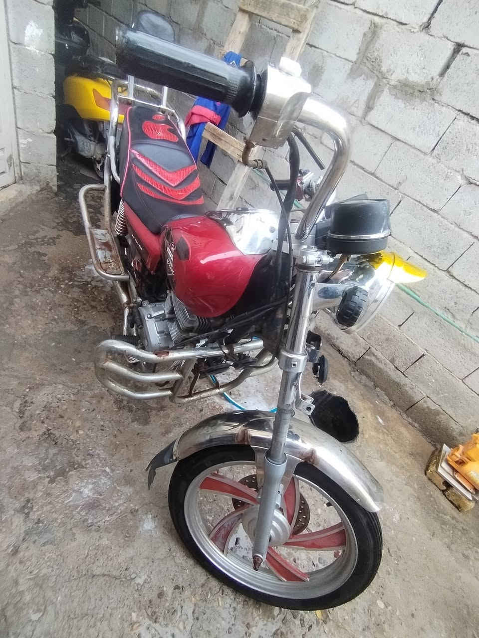 سلام عليكم جوندا للبيع رقم واسط موديل 2014 متوازي ع بيعته 500 اوبيه مجال حك الجيه مكاني واسط حي الحكيم اتصل ***********
