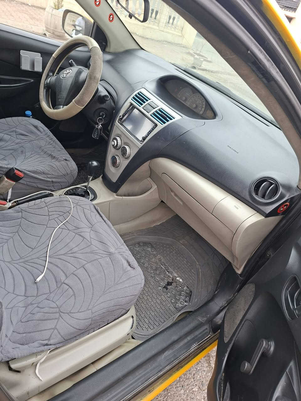 سلام عليكم سياره يارس خليجي موديل ٢٠٠٨كير اوتوماتيك فقت باب بدله بجم كبس بي مكانت تصفيه سعر ٨٠ بي مجل ***********
