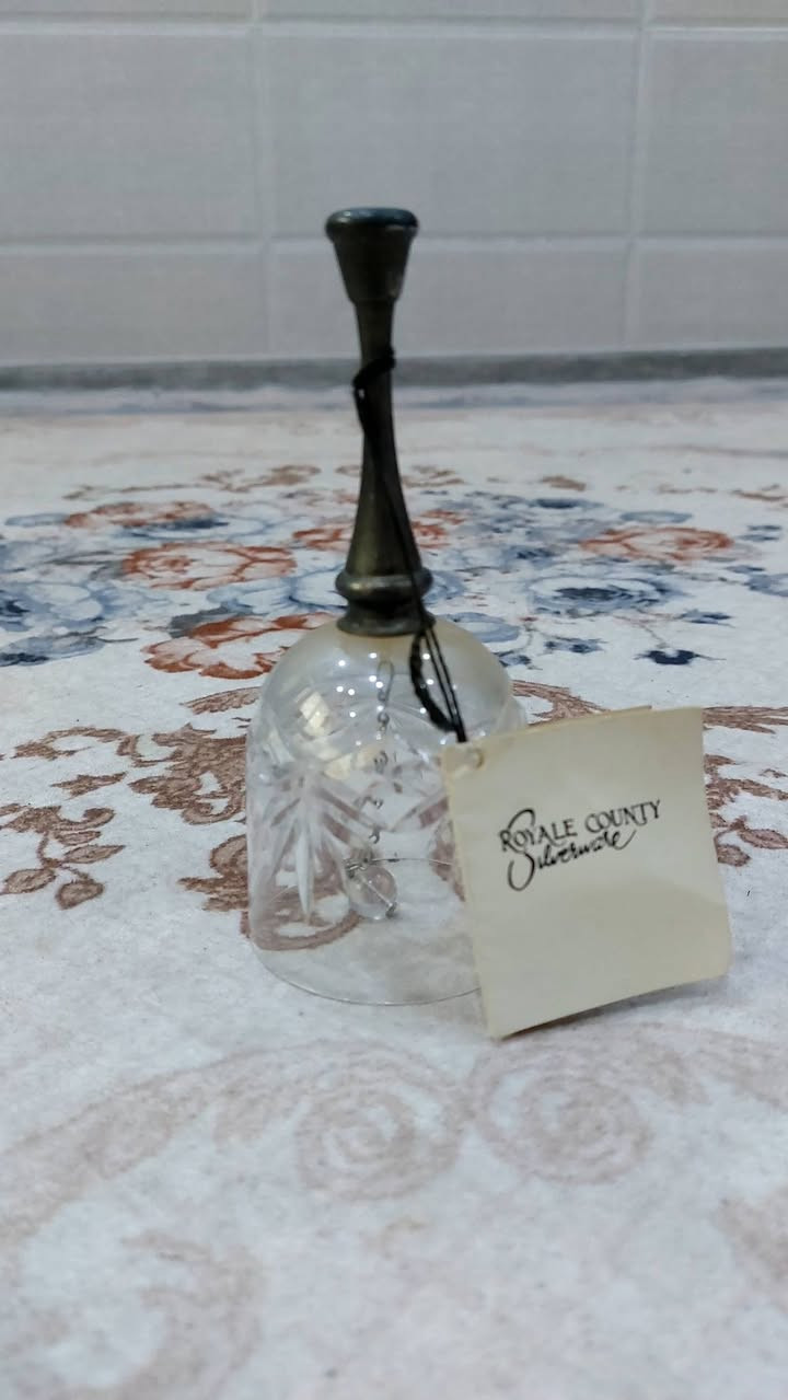 حاملات شمعات وجرس من الكرستال والفضة المطلية الجميع أعلى سعر ابيع


**إذا كنت صاحب هذا الإعلان وتريد حذفه لأي سبب، رجاءا أرسل رسالة إلى الدعم الفني**