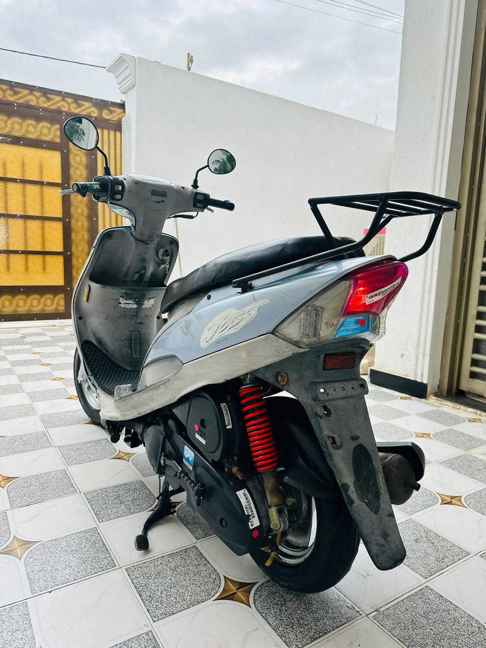 السلام عليكم دراجه للبيع ماكس مفتوح مره وحده لاستيك ولف مكان دراجه  ديوانيه الاسكان كهربائيات كله  شغاله  السعر675 وبيها مجال موديل 2008
***********
