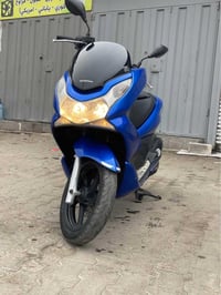 للبيع دراجه pcxجيل الاول دراجة مال رمبه مديل18 ماشية٢٣ الف ماخذها رمبه...