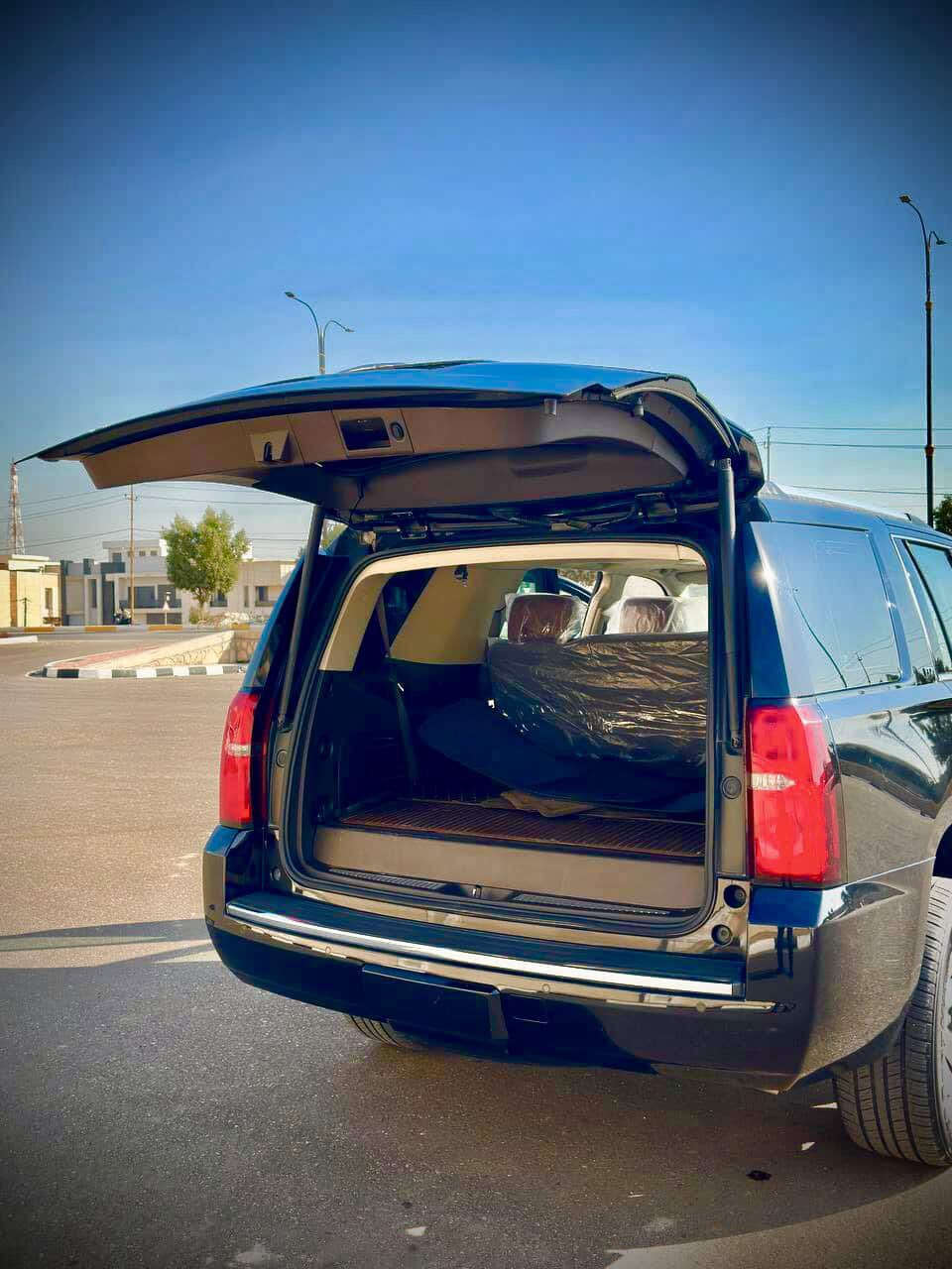 *تاهو موديل 2017 فئه( LTZ  ) خليجي فول
مواصفات ( مكفولة كفالة عامة ) 
⭕️ ملاحظة حالة السيارة ممتازة على وضع الشركة
المواصفات  
ماشيه 85 الف كم حقيقي
حالة السيارة ممتازه صيانه 100% 
‎المواصفات:
‎فول مواصفات 1/1
4x4‎  8V 5.3 محرك 4
‎سلايد (فتحة قمارة)
‎كراسي جلد لون قرميطي
‎كراسي كهرباء
‎كراسي خزن(ميموري)
‎كراسي تدفئة+تبريد
‎كراسي خلفيه كهرباء
‎كراسي خلفيه تدفئة
‎تبريد خلفي شاشه
‎شحن الهاتف لاسلكياً
‎ثلاجة
‎ رادار امامي
رادار جانبي
نظام الحفاض على مسار السيارة
‏‎كروس سرعه
‎خمس بصمات
‎فول تحكم استيرن(جهتين امامي+جهتين خلفيل
‎استيرن كهرباء
‎استيرن تدفئة
‎شاشه عرض الأعطال 
‎صندوق كهرباء(شفط)
‎فتح صندوك تلقائياً عن طريق القدم
‎دبل گير(عادي+اوتوماتيك)
‎دبل حساس(امامي+خلفي)
‎نظام تحكم بمستوى الضوء الداخلي
‎مانع تزحلق
‎پدل كهرباء (تحكم كهربائي بالبريك و البنزين)
‎نظام فتح الابواب لاسلكياً
‎فورد ويل
‎شاشه اماميه كبيرة اصلية
‎كامره خلفيه 
‎تشغيل عن بعد
‎قاصة سرية
‎اشارة بالمري
‎مري كهرباء(شفط)
لايت LED
LED امامي
سيتم صوت ماركة BOSS
رقم السيارة بغداد 
السعر(41) الف دولار 
للاستفسار الاتصال على الهاتف ***********
