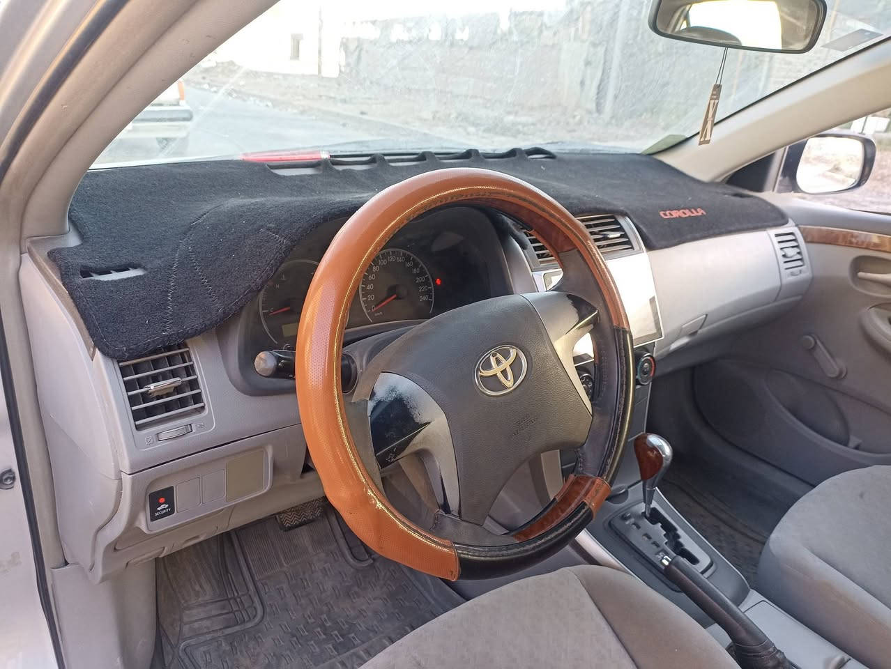 السلام عليكم
كورلا ٢٠٠٨خليجي 
جاهزه نقص حداديه خلفيه فقط 
ضربه بالجاملغ خفيفه جراد بالبنيد 
رقم بغداد 
السعر ٩٥بيها مجال قليل
مكاني شطره ***********
