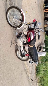 للبيع.  موديل 19.  ورقه وحده بيها. سعر 380 بيها مجال. محرك نضيف كهرباي...