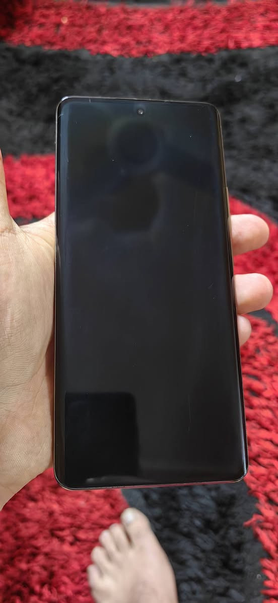 السلام عليكم ريلمي 12 برو بلس ذاكرة 512
بي طختين موضحة بلصورة فقط بل اطار مماثرة 

لا مفتوح ولا مصلح

 سعرة 225 الف وبي مجال

 عنوان بغداد اليرموك 4شوارع

*********** خابر ودلل بي واتس تحياتي ❤️
