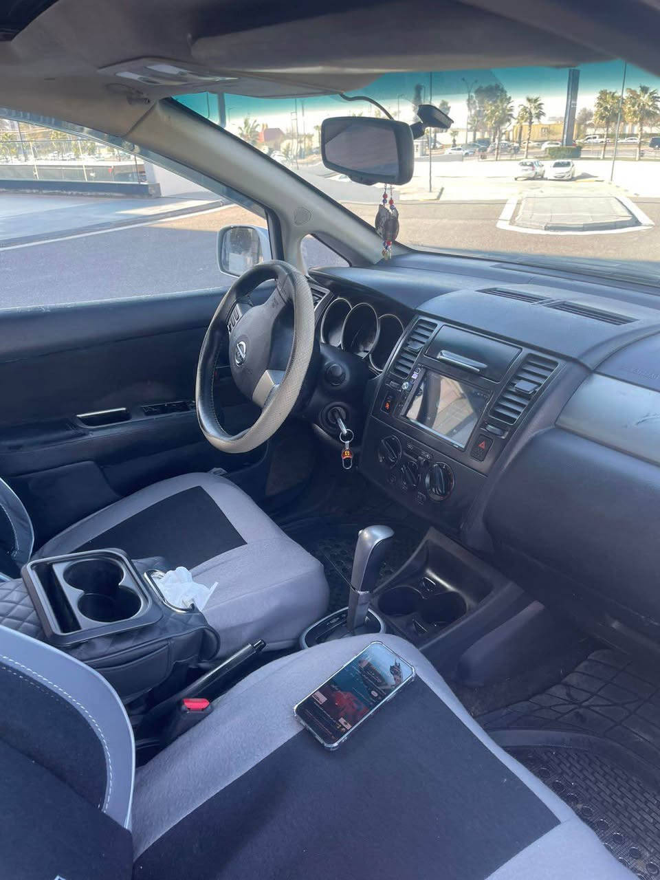 نیسان فێرسا مۆدێل 2012مواسەفات فول فول SLگێر مەکینە تەبرید هموی بە شەرت چوار تایە نوێ سبوخ بەس بۆلنت بێ ژورێ ئەرباک هموی بەشەرت سحری ٨٨ مجال شوێن هولێر *********** أربيل, العراق
