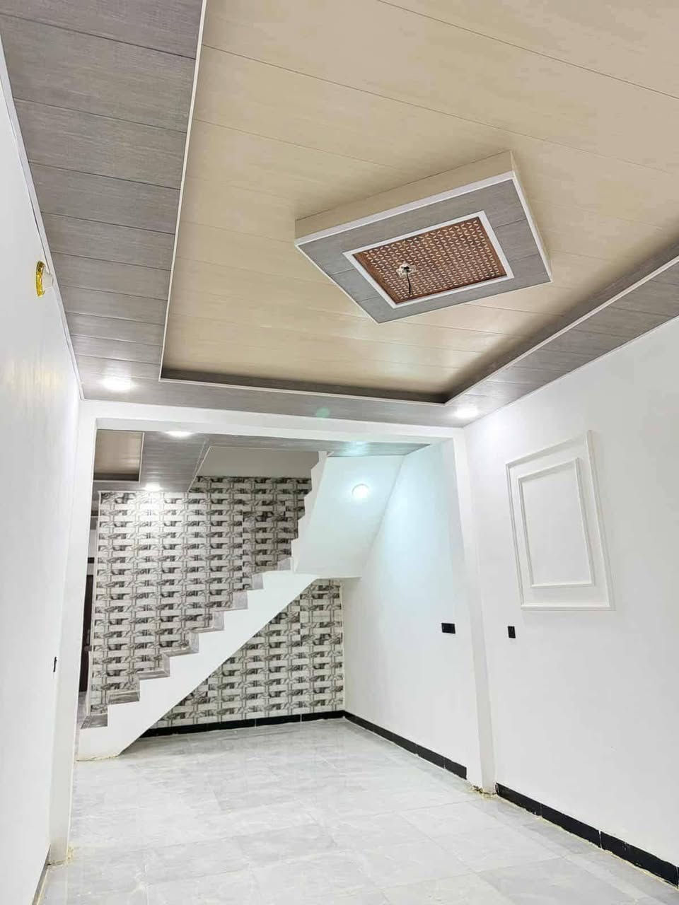 #مكتب_سماء_النجف_للعقار

عنوان المكتب النجف مقابل  قرية الغدير ابشارع 

#المطحنه 

***********☎️

تفاصيل البيت 👇👇المساحه 100متر 
#ال
سعره 33 وبيه مجال 🤑
#غرف نوم عدد 1
#وصاله عدد 
#استغبال
#مطبخ
#حمامات عدد 2
 
#ملاحضة البيت بناء 2025
سند 25
#شارع عرض 12متر
ماء+كهرباء+كيبل ضوئي مقابيل +مولده+مدارس حكوميه واهليه ومول تسوق منزلي 

جميع الخدمات متوفره
للاتصال 
***********واتساب
