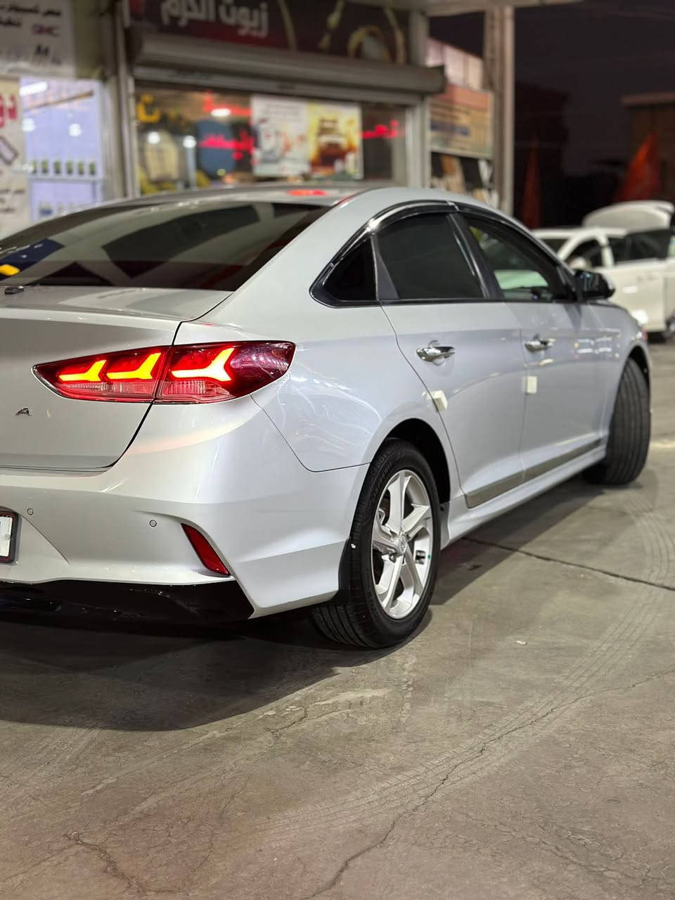 سلام عليكم 
البيع سوناته  مديل 2022 كفاله عامه 
وارد كوري بانزين 
فول مواصفات عده البصمه 
بصره بسمي 
***********
السعر 185
