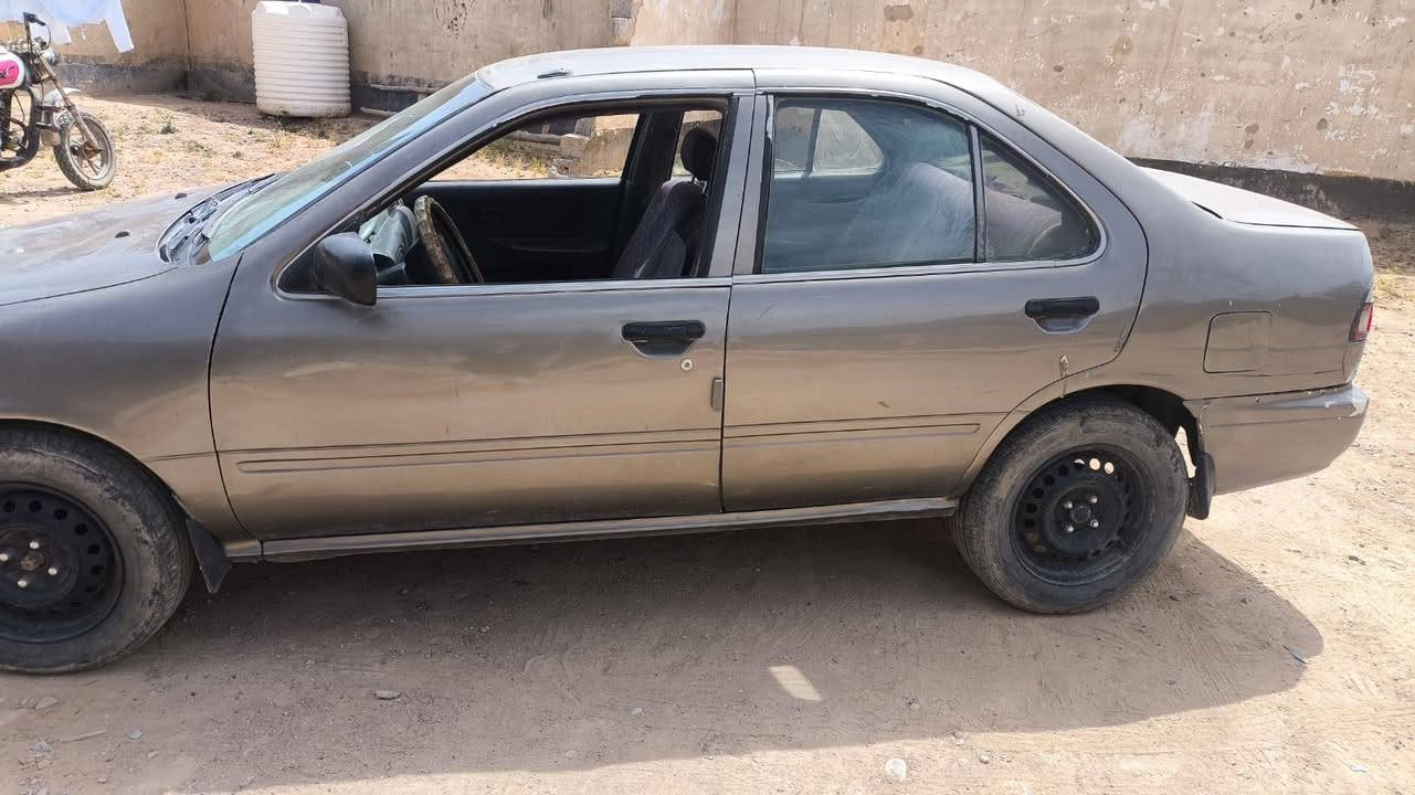 نيسان سني موديل 1998 مكينة كير مكفول تبريد ثلج سيارة بس صبغهة مو حلو رقم سنوية جديدة العنوان ديالى حمرين *********** السعر 27 وبيهة مجال
