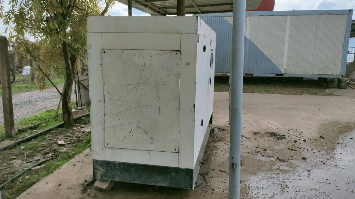 سلام عليكم 
مولده للبيع 

كمز 102
50 كيفي 
كاتم 
مكينه معمر رايمن جديد 
كر استندر
سعر 35 ورقه 
مكاني موصل 
***********
