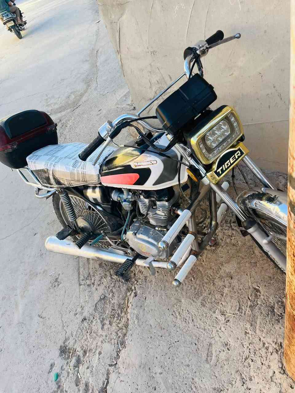 دراجه تايكر للبيع موديل 20سعرها ورقه وحده أبيعها بدون أوراق سعرها 250وبيها مجال
ديالى سراجق 
***********
