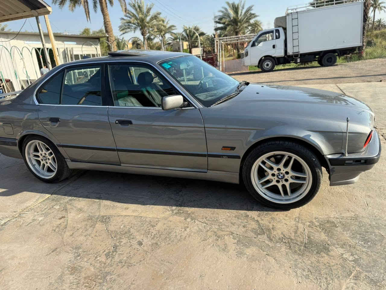 BMW 525 كير مكينة مال صقر دبل فانوس سياره جديده اي نقص مابيهة تبريد ثلج حدادية صبغ جمالية بدون حادث تحويل ثاني مكان بغداد ***********
