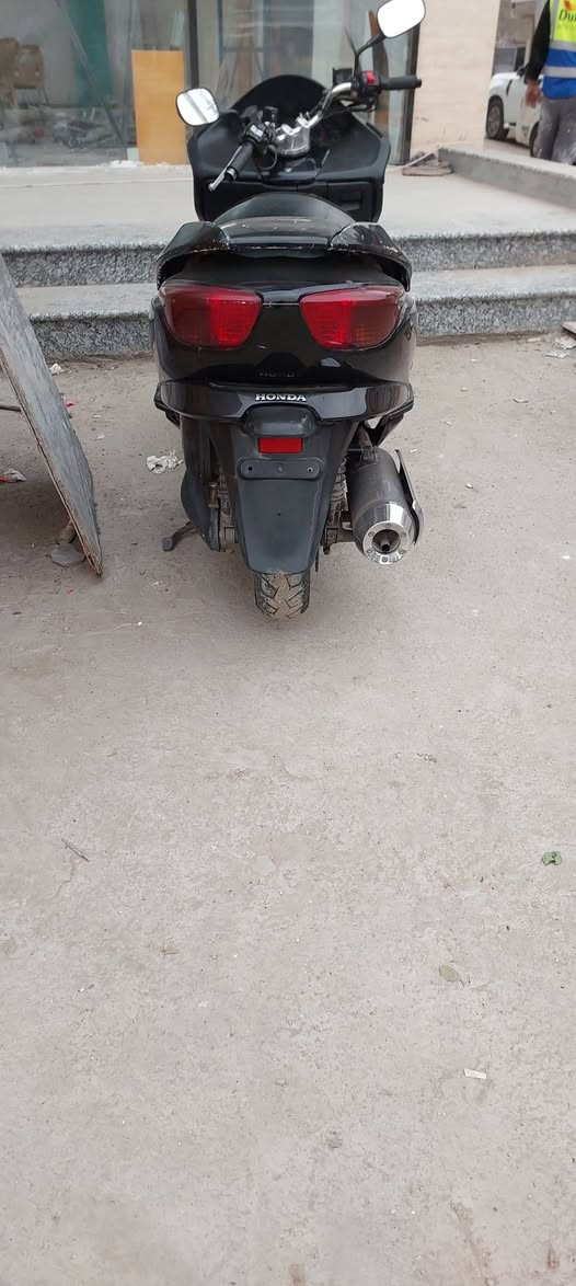 فورزه ٠٨ كير ٦ مكينه ممفتوحه دراجه ما ناقصه شي بس كلج خلفي شويه تعبان اوراق كامله ورقم المزاد موجوده لايتات زنون حماوه متعبر النص تجي تاخذه من باب البيت السعر ٩٥٠ مكاني بغداد حي العامل الرقم ***********
