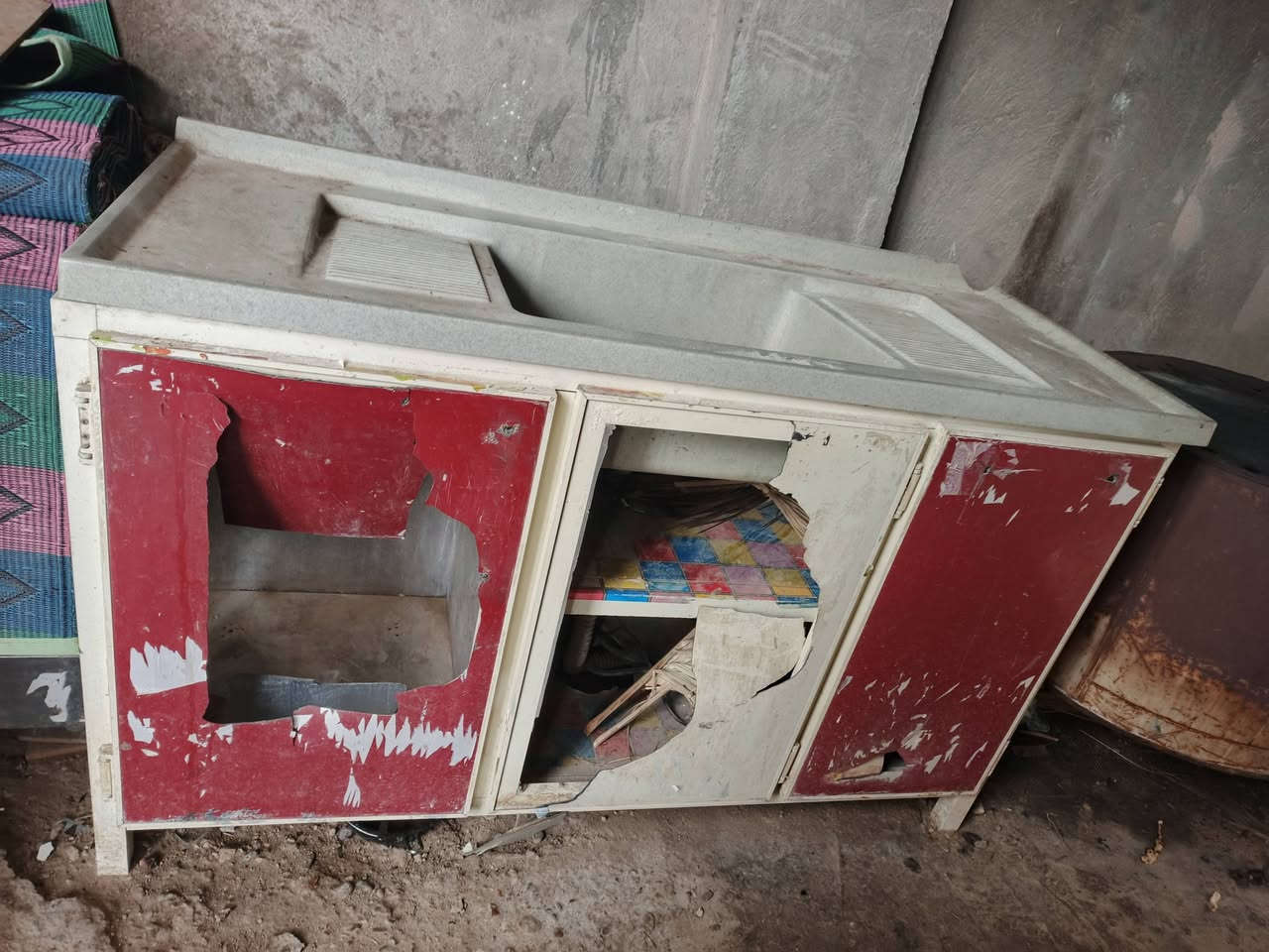 سلام عليكم تخم للبيع 5قطع ب250وبي مجال الكاونتر ب 100 وبي مجال فقط ابواب عوزه والمجمده ب 270 وبي مجال المكان بابل  قرب مجسر نادر للاسفسار خاص او علئ الرقم ‏‪***********‬‏
