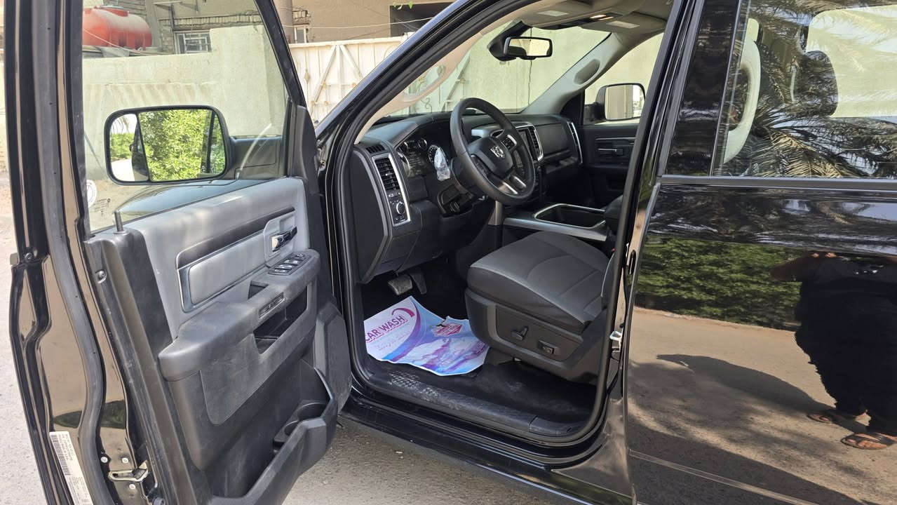 رام كلاسك موديل 23 محرك ٦سلندر 3600 تو ويل ماشيه 33الف رقم بغداد السعر 240
***********
