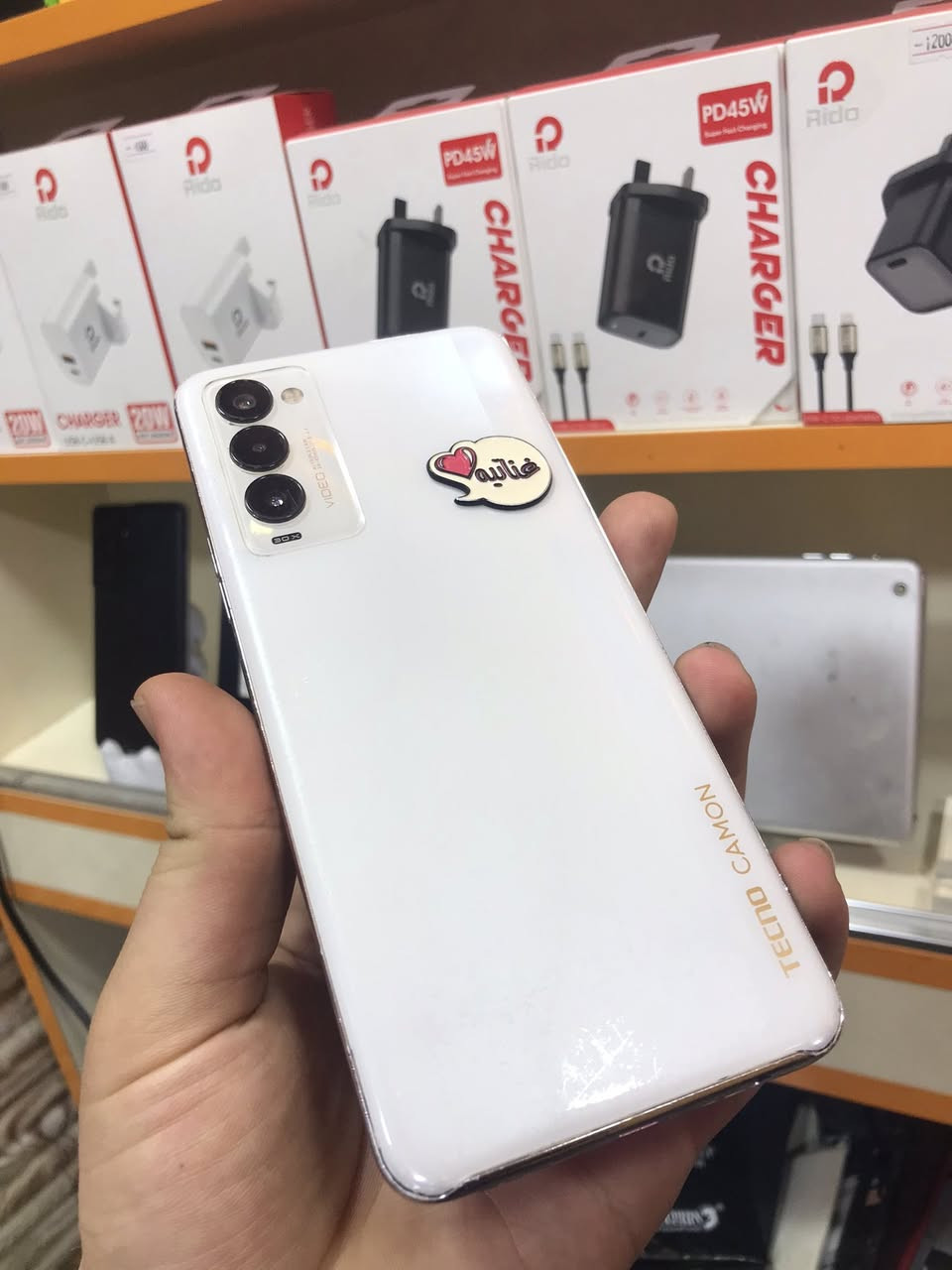 السلام عليكم 
تكنو كامون 18P
ذاكرة 128 
جهاز بلادي شغال ع اخر حباية
فقط شاشه مفطرة بس لمس كله شغال طبيعي

سعرة 50 الف فقط 

رمادي شارع الاطباء فرع الشعبية مجاور دكتور حاتم الهيتي

مصطفى الراوي// ***********
