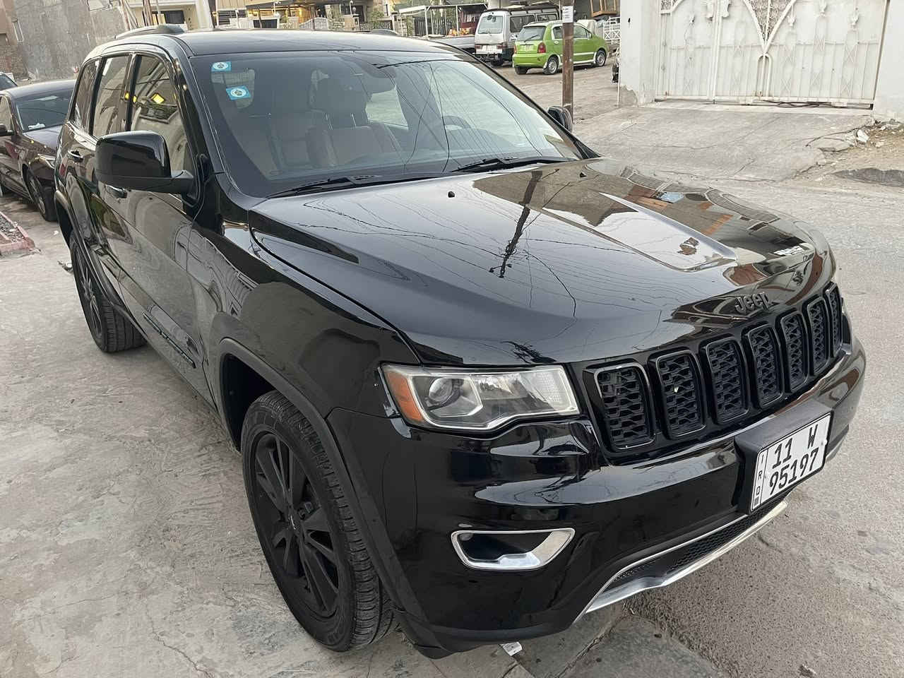 السلام عليكم
للبيع او مراوس حسب القناعه 
جيب شيروكي 2019 بلاك توب 
بيها صبغ جاملغ وبنيد فقط بدون دواخل الباقي مكفول
سياره جديده وجاهزه من كلشي 
محرك 3600 6 سلندر
رقم بغداد باسمي تحويل مباشر 
السعر 223 وبيها مجال 
للاتصال ***********
مكانها بغداد حي الجهاد حي الحسين
