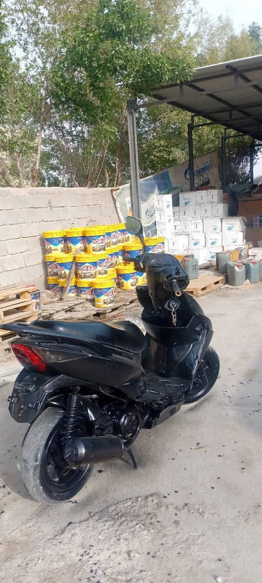 للبيع ب350 وبيها مجال
ياباني كلشي شغال 
موقعي ابو الخصيب حمدان 
رقمي ***********
