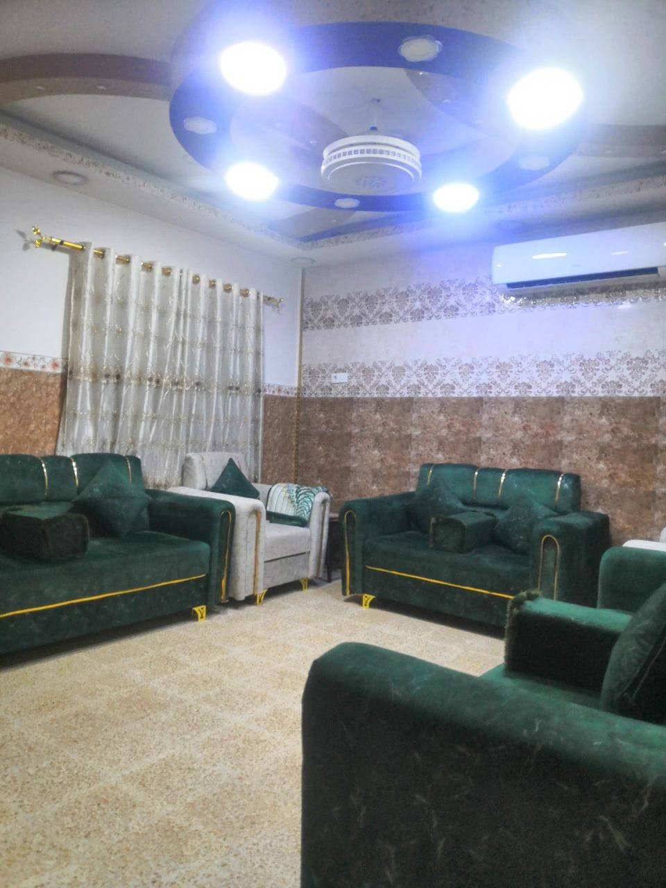 ⚜️عروض ( العصر الذهبي لتجارة العقارات والمقاولات )⚜️
____________________________________________________
🏠♦️ دار للبيع في حي البكر قرب شارع الاطباء.
___________________________________________________

📌التفاصيل

♦️المساحة الدار (103متر)

♦️واجهة ( 16 متر)

♦️ الطابق الأول (  غرفة نوم واستقبال ومطبخ حار وبارد وصحيات و كراج مسقف)

♦️الطابق الثاني ( 2 غرفة نوم  وصحيات وسطح ناصي و سطح عالي مع مخزن في السطح الناصي والعالي ).
___________________________________________________
للاستفسار / مراجعة مكتب العصر الذهبي لتجارة العقارات والمقاولات أو الاتصال على الارقام التالية ⬇️

📱***********

📱***********

📱***********
____________________________________________________
🛑علما أن مكتبنا يحتوي على (👷مهندس استشاري للبناء والمقاولات/⚖️محامي مختص في ترويج وتعقيب المعاملات) لاتمام اعمالكم علي يد المختصين بها . 
____________________________________________________
⚜️موقع المكتب حي النور قرب اسواق عبد الحكيم.
