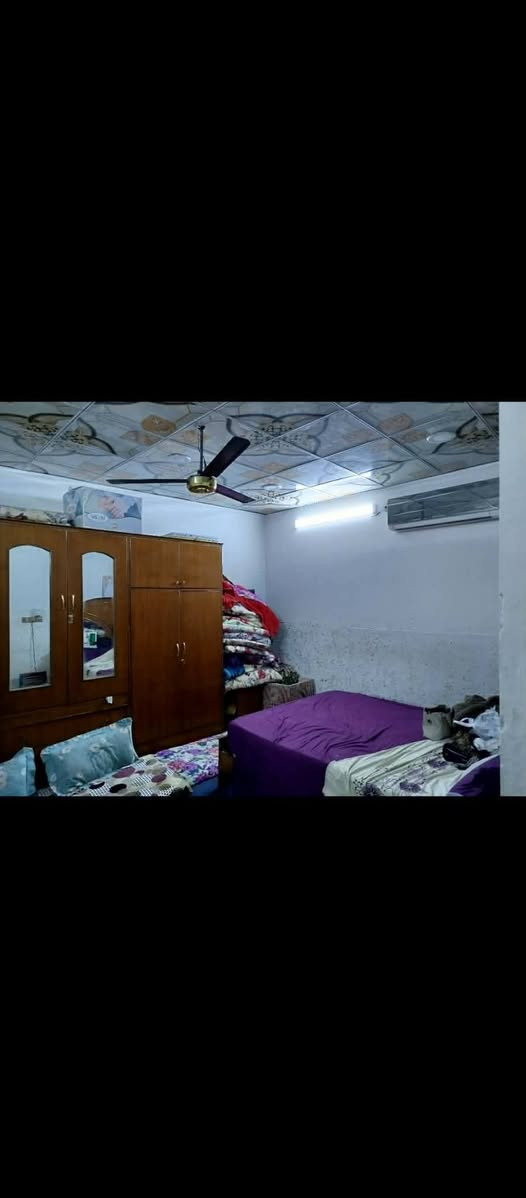 السلام عليكم بيت بزراعي للبيع وجهيه خمسه ونزال عشرين يحتوي على غرفه وصاله ومطبخ قرب مخازن النجف بنيان جديد عكاده السعر 25 وبي مجال غير متواجد عل فيس هذه رقم التلفون وتصلو ***********
