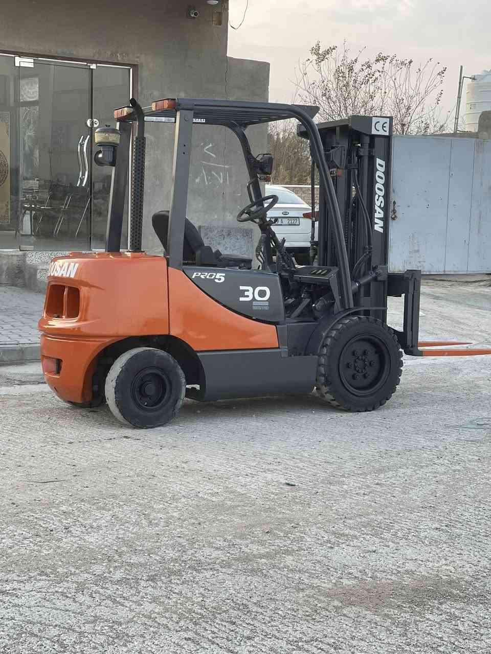 للبيع رافعه شوكيه نوع توسوت ٣طن ٣ حركات جب ٣ سلايتات موديل ٢٠١٢ رافعه حلو جديده جاهزه مكفوله كفاله عامه كير مكينه كفاله حداديه جكات مظخه كهربائيات كله شغاله سعرمناسب مكاني واسط الكوت الشراي يتصل ***********
