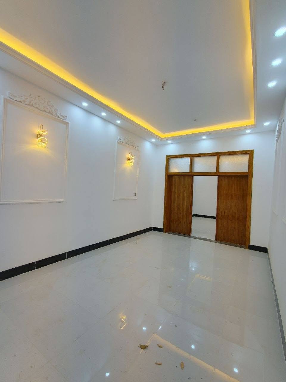 🏠 / دار للبيع مساحه ١٥٠ م طابو صرف
واجهه ٧.٥ م / نزال ٢٠ م 

🧱 بناء حديث درجه أولى 

الطابق الاول / مطبخ . أستقبال . هول . غرفه . مجمع صحيات . كراج . حديقه . صحيات خارجيه 

الطابق الثاني/ غرفتين . هول . مجمع صحيات 

🌎 الموقع / حي الضباط الثانيه ( شارع ٨٠ ) 

للأستفسار أكثر اتصل ***********
