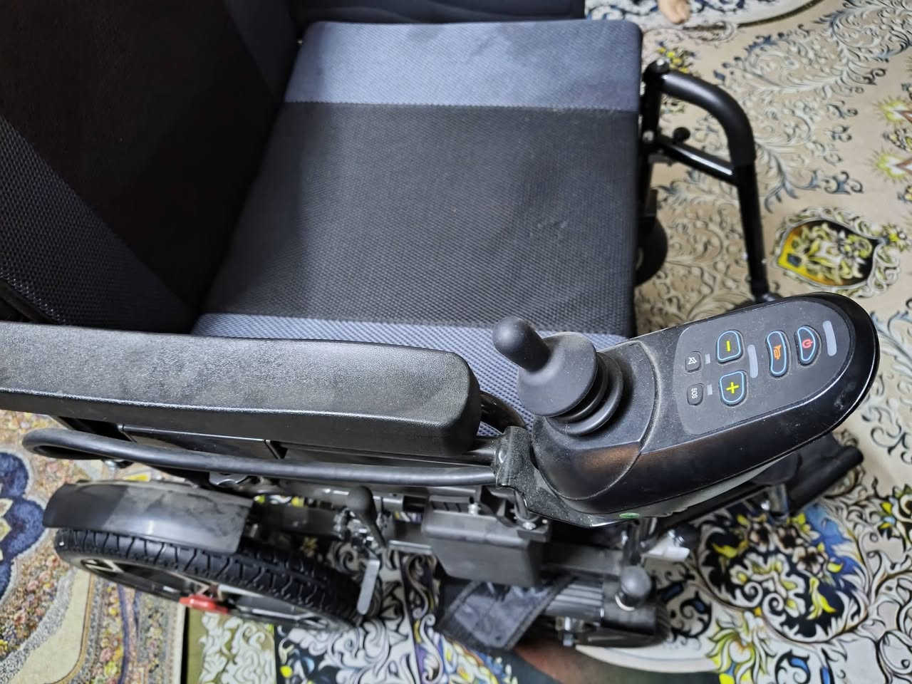 السلام عليكم
يتوفر كرسي كهربائي جديد غير مستعمل
السعر  ٥٠٠ وفيها مجال
الاتصال على هذا الرقم
***********
