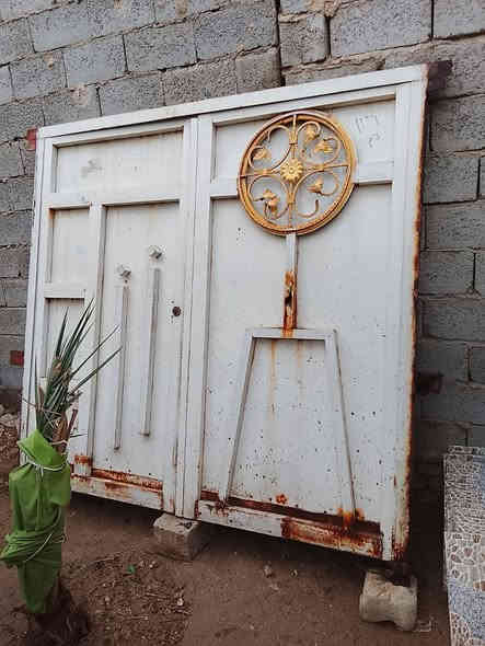 مكلف بلنشر باب للبيع السعر 150رقم صاحب الباب *********** مكان نجف
