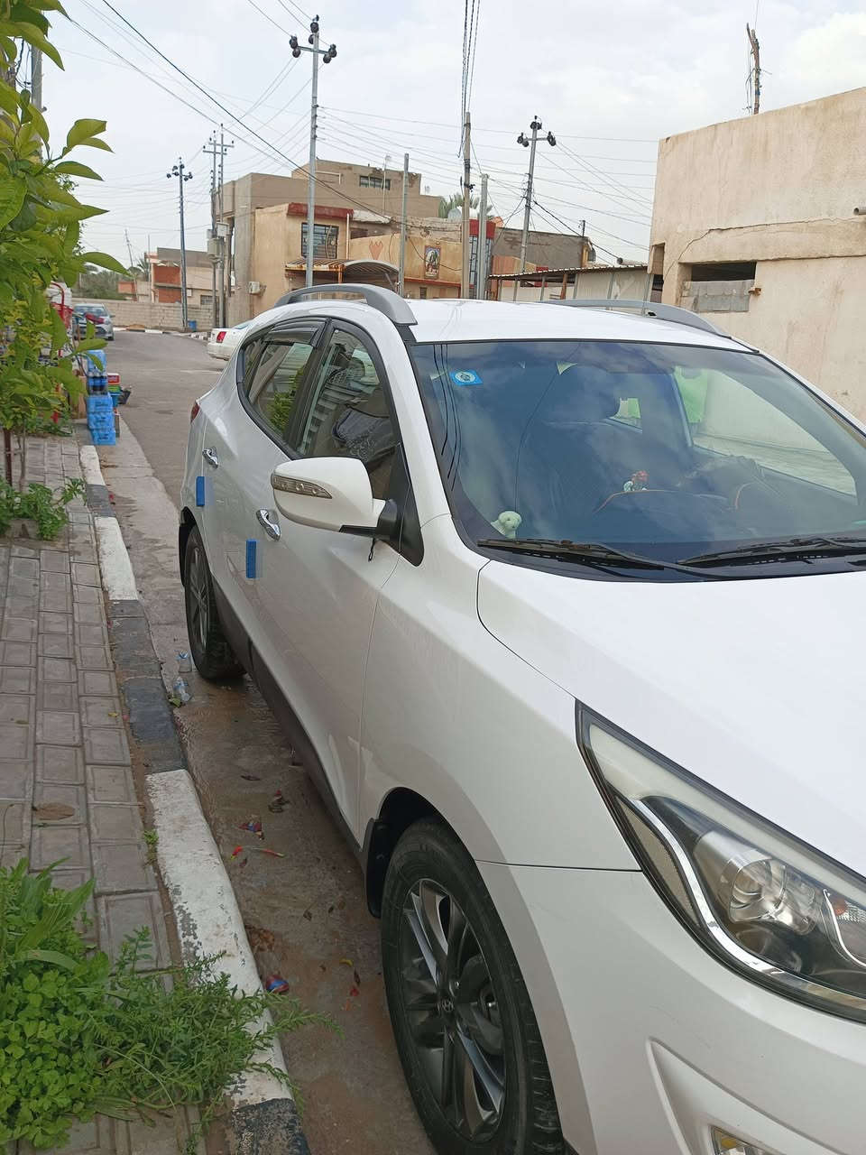 توسان ابيض خليجي 2015
مكفولة من الصبغ بيها بارد 
شبر بالبنيد وبارد خط بالجنطة 
ماشية 144السعر 162$قابل للتفاوض 
مكان السيارة كربلاء الحسينية
***********
