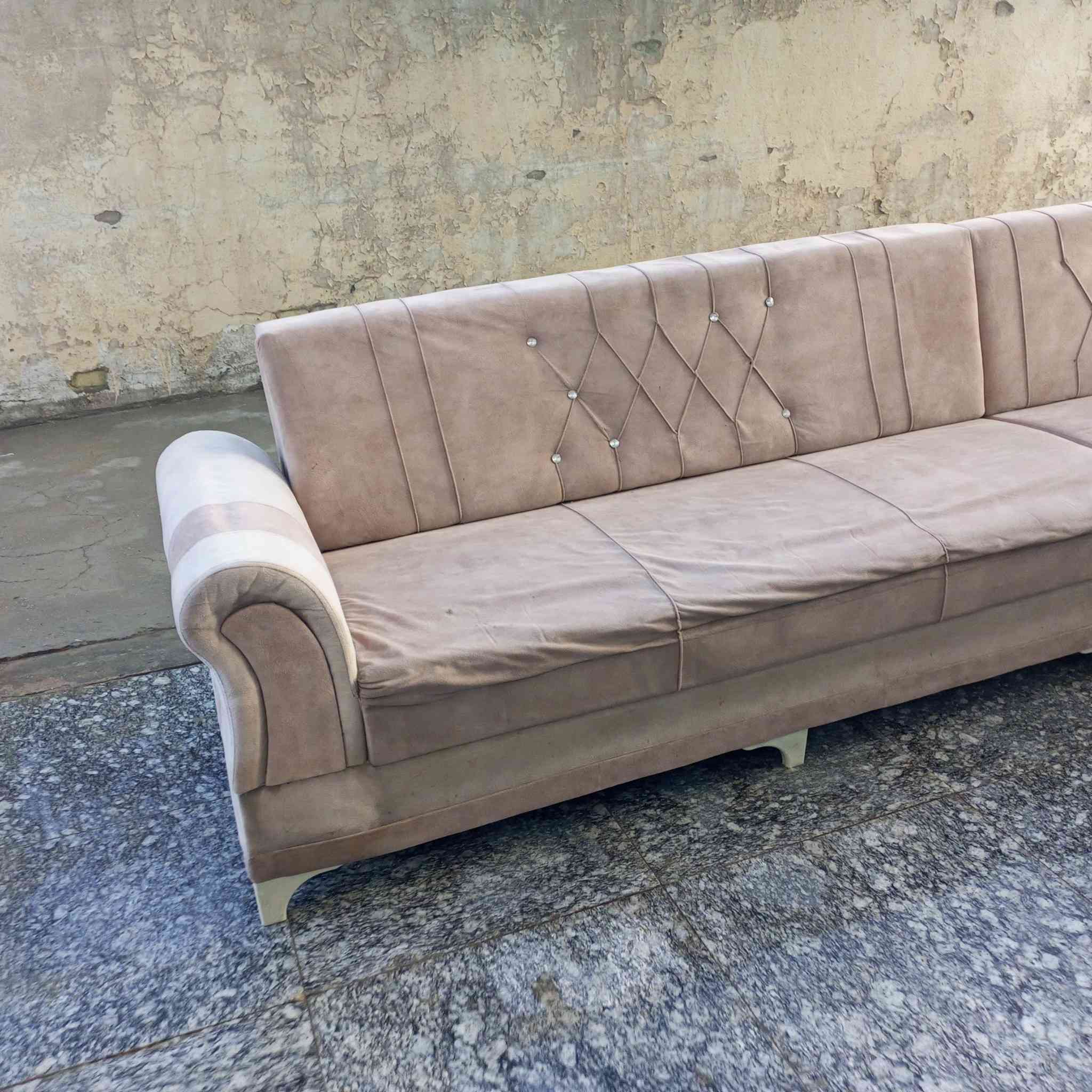 ديوان مستعمل ١٠ مقاعد السعر ٧٥ ألف بابل الحمزه الغربي حي الدولار قرب عماره دكتور ناجي أتصال ***********
