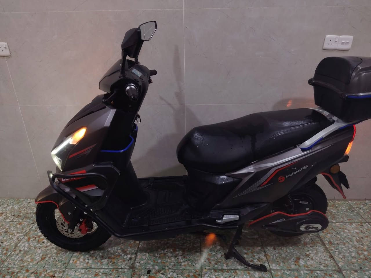 سلام عليكم دراجه سكنس دبابه الحجم الكبير .
6 بطاريات كبار شركه .
تشغل بصمة +سويج .
نظام رجوع +4 نمر ..
دبل اشاره +بلوتوث تحكم .
السعر 725..
مكاني ابو غريب مجاور مجمع بدور بغداد السكني او قرب السوق .
***********
*********** متوفر واتساب
