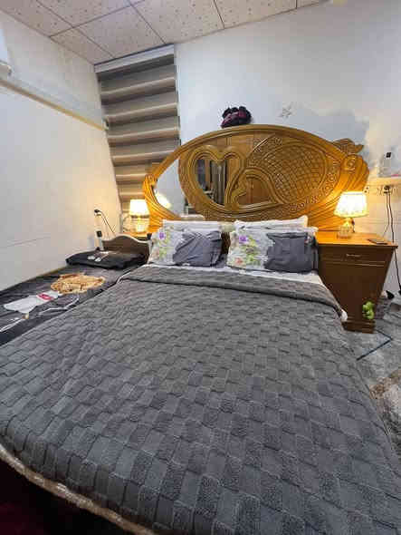 غرفه صاج خشب جاوووي  ضخمه كلش. مابيه اي عيب. بسبب البيع ماعندي مجال. مكاني النجف. حي المهندسين. للتواصل ***********
