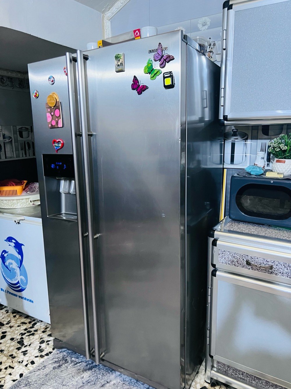 ثلاجه سامسوج فول مواصفات اوتماتيك شغاله بابين بيها قوالب ثلج نضافه فول سبب البيع مكان صغير العنوان الشعب فصح قبل الشراء 