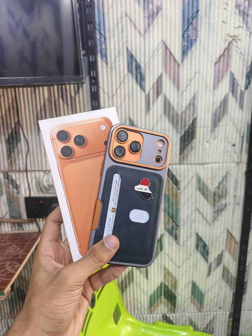 السلام عليكم 
ايفون 17 برو ماكس برتقالي شرق أوسط 🧡
ذاكره 256
بطاريه 100🔋⚡              السعر 1900 مليون و900
عدد دورات الشحن 14 فقط 
نضافه 100/100✅
فتحته بتاريخ 2026/5/9 
يعني صارله شهر مفتوح من كارتونته 
باقي التفاصيل بلصور 
عنواني بغداد التاجي ***********
