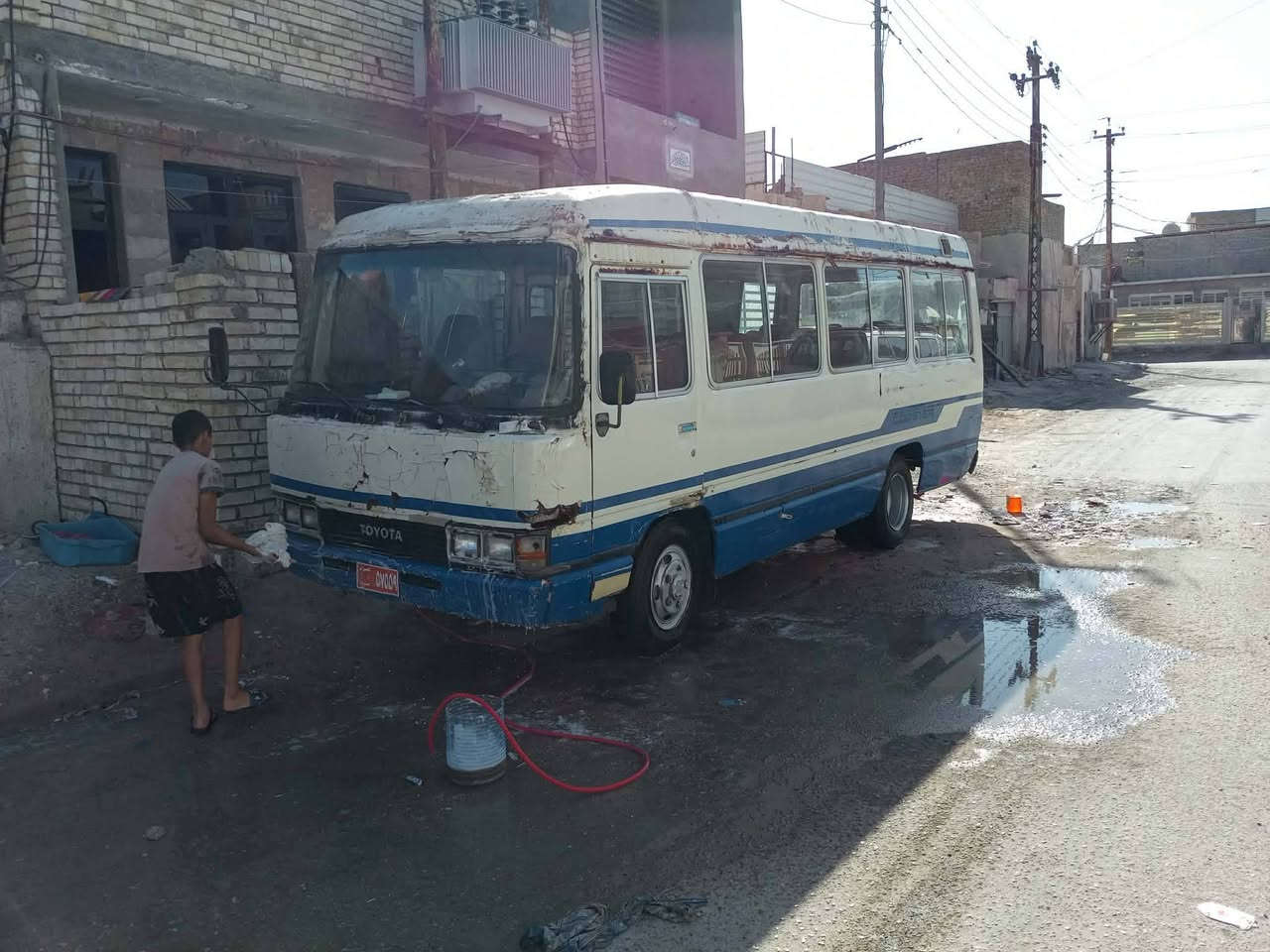 السلام كوستر عريضة موديل 88 السياره جاهزه محرك بانزين كروسيده وكير عكس واكسل مكفولات كهربائيات كامله غرفتها حلوه ابيع كوم حديد السعر 5ملاين  المكان البياع الشرطة الخامسه للتصال ***********
