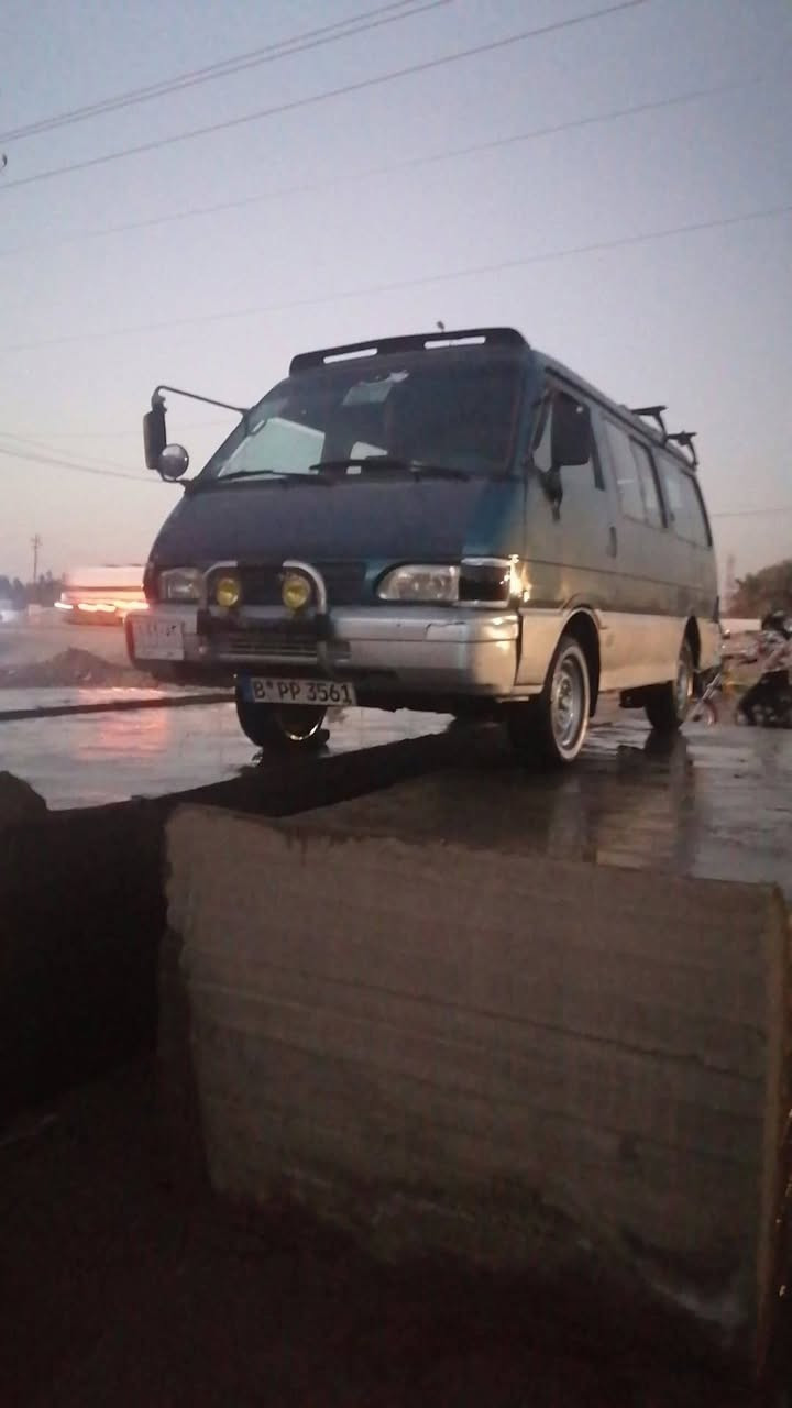 السلام عليكم كيا ١٩٩٥  كير ومكينه وكسن
وتخم تاير وباتري ودوشمه سياره جاهزه
فراش وحصيره وكاعيه وحزام كله جديد البدي بلاد كفاله المكان دوانية ٤٧ وبيه مجال ***********
